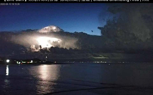 雨彈狂炸中南部！鄭明典曬巨大對流雲照：今天也要提防