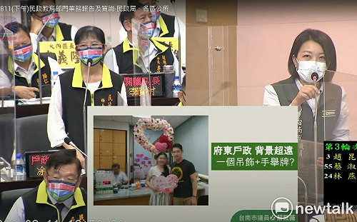 改善公部門美學  蔡筱薇呼籲改造戶政事務所結婚登記背板