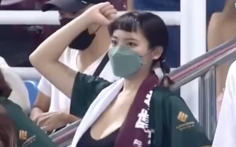 樂天最兇球迷！應援狂晃畫面曝  網嗨跪求IG