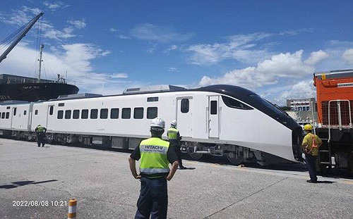 最美自強號抵台測試中！「紅變綠」藏彩蛋 台鐵：最快中秋後可上路