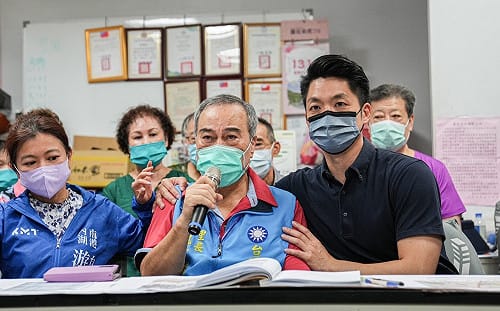 內湖里長合體蔣萬安 哽咽嗆陳時中：你是腦水腫