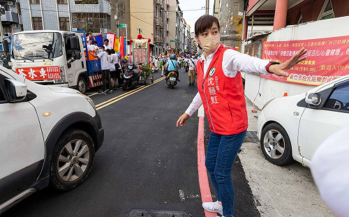 沈慧虹交通魂上身 行動派市長vs.導護志工網吵翻