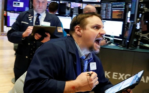 鮑爾矢言抗通膨警告家庭及企業將痛苦 美股重挫、道指狂崩跌逾千點