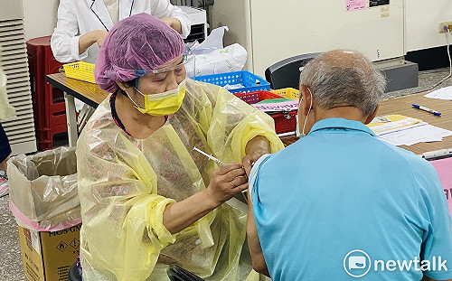 23價肺鏈疫苗擴大接種！疾管署：65歲以上「2類型」長者可免費施打