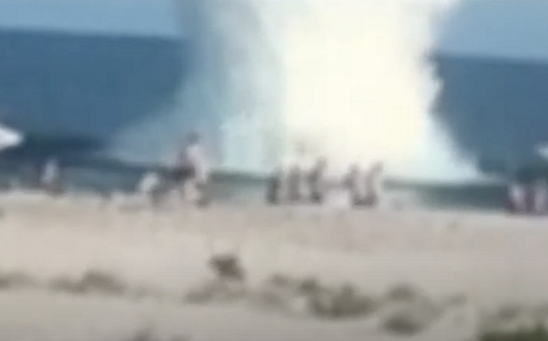 (影)無視「禁地」警示 烏克蘭3男闖雷區沙灘戲水遭炸死