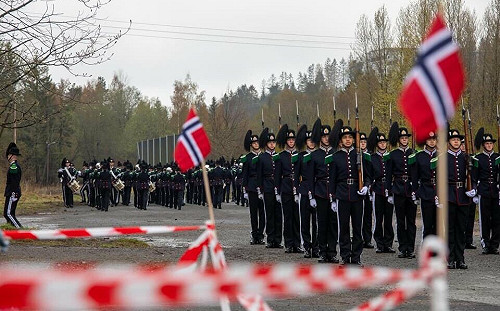 國王人馬集體吸毒！挪威30名皇家衛隊隊員被開除