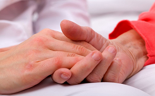 余苑綺病危手比「讓我走」重症醫蘇一峰：流淚放手是最後的愛