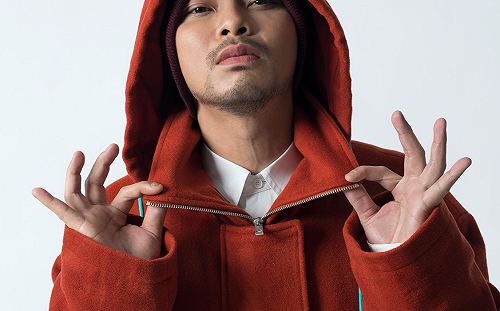 黃秋生助理離職黃明志接棒？搞笑自介：會講粗口免工資