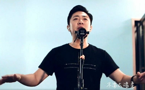 自唱畫面引淚目！艾成創作曲履被拒