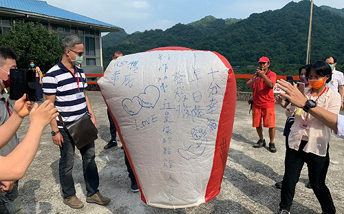 十分幸福天燈！深澳鐵道傳情！   新北單身聯誼輕旅活動促佳偶