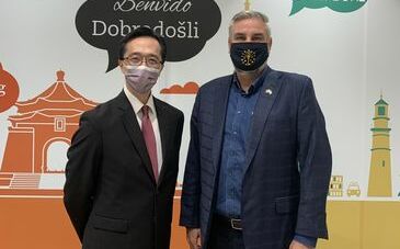 美印地安納州長訪台 將晉見總統蔡英文、會科技半導體廠商