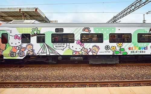 粉絲把握最後時光！台鐵「Hello Kitty繽紛列車」塗裝到10/30