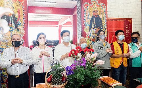 偕賴品妤前進北海岸 林佳龍：打造新北東北角發展國際級觀光