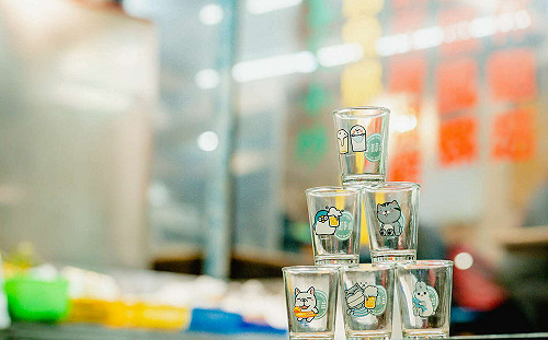 台啤與高市府聯手設計 台灣IP聊療杯全面進入庶民生活