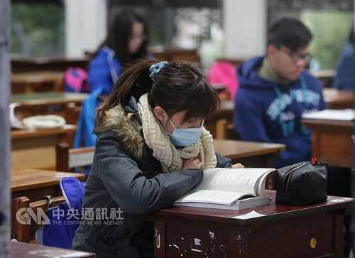 大考中心稱學測恐漲價 勞動部：一例一休不影響