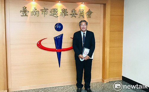 提21項政見  許忠信單槍匹馬完成台南市長參選登記