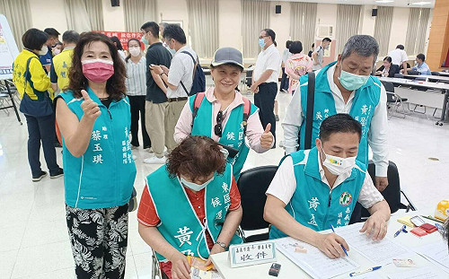 登記參選嘉義市東區議員 黃盈智：與李俊俋並肩作戰