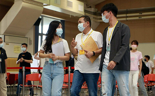 侯友宜合體實習生登記參選宣傳「18歲公民權 」  將與林佳龍辯論