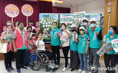 陳亭妃陪蔡旺詮登記拚連任 媒體人姚正玉記者節登記參選議員