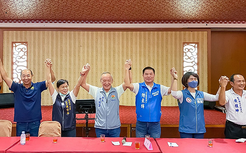 國民黨苗栗大分裂！鍾東錦獲徐耀昌合影背書 縣長、藍委選邊站了