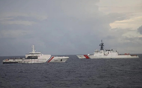 菲美海岸警衛隊聯合演習 菲媒：中國2海警船闖視距內「監視」