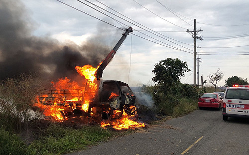 台南吊車疑作業不慎勾高壓電線起火 3人燒成焦屍