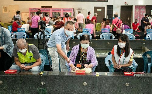 新北林口百位不老神釣手齊聚過中秋 帶長輩新鮮過佳節
