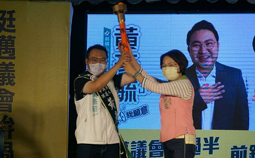 替國民黨陳識明抱屈  民進黨黃彥毓：新人惜新人一起加油打氣