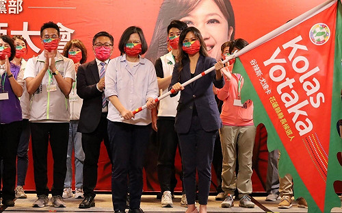 蔡英文推荐縣市長女力戰隊 酸對手重心在送往迎來