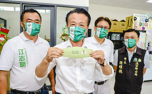 嘉義口罩工廠推不脫妝涼感口罩 翁章梁：有創意兼具防疫