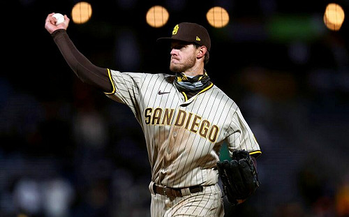 (影)被宇宙道奇打傻 教士野手挨轟苦笑