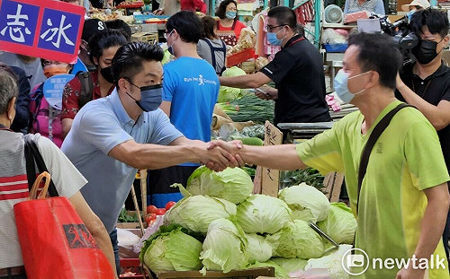 被陳時中嗆經驗不足 蔣萬安笑搬「免治馬桶」事件回擊