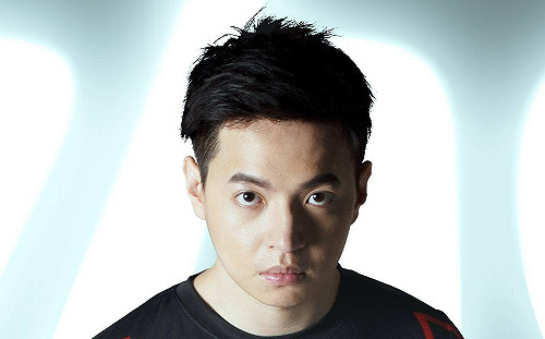 西門夜說泳池模仿《英雄聯盟》角色撐竿跳！網笑：當年就靠這招