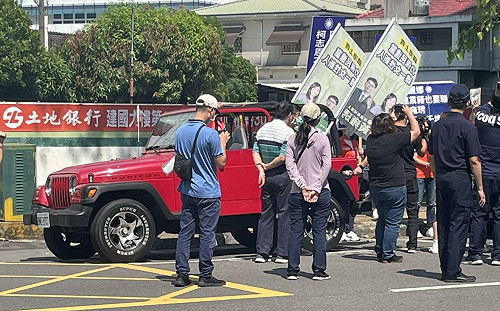 黃雍琇對賭1000塊雞排  柯志恩陣營：行為荒謬不值得回應