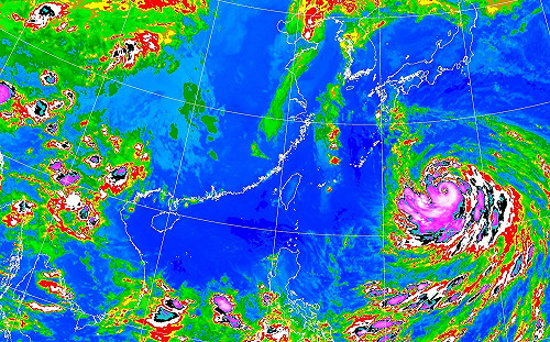 南瑪都增強為中颱撲日 全台多雲到晴午後山區有雨