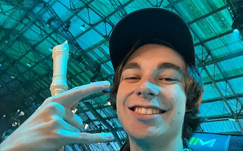 超狂！實況主DeanoBeano「吹直笛」玩射擊遊戲  一天吸1千萬觀看