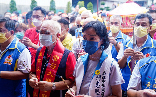 接駕白沙屯拱天宮媽祖  柯志恩祈求台灣強震中平安