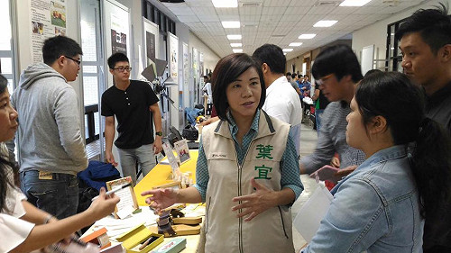 藍轟延長遊覽車齡 葉宜津：防業者買便宜新車