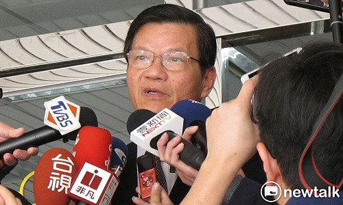翁啟惠開庭落淚 律師指關鍵電郵張冠李戴