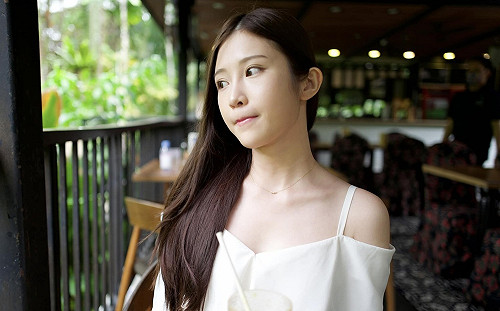 雞排妹「素顏吃烤香腸」！友人流出私下真實面貌：好荒唐