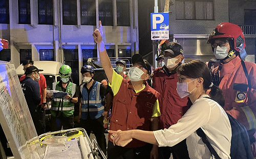 板橋「單人房」火警 侯友宜親赴現場關懷