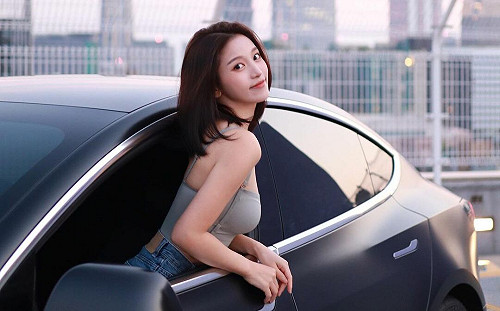「北一女神」蔡瑞雪24歲買特斯拉！公開愛車合影  網驚：超帥