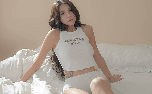 蕾菈拍年曆「全裸上陣」！曬側拍照：留下最美的自己