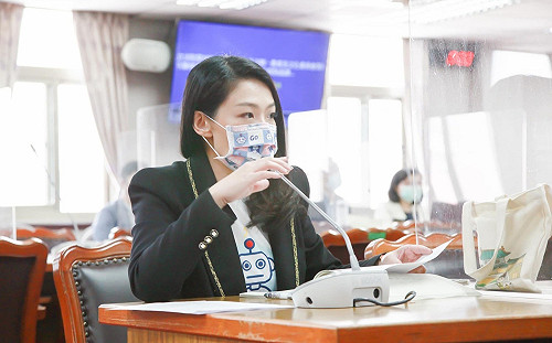 高虹安按讚爭議貼文 四叉貓:小編是不是情不自禁?希望不會被罰50元
