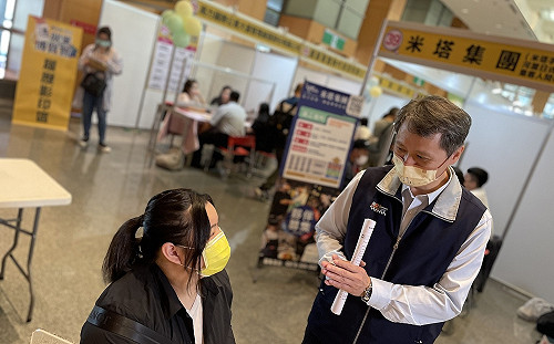 新北下半年最大就博會爆求職人潮 現場初媒合率衝45%