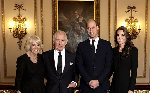 白金漢宮公布最新王室官方照 威廉凱特進入核心不見哈利梅根