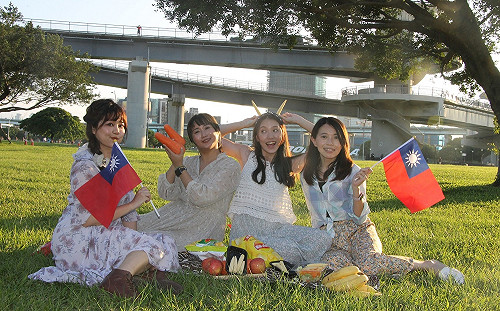 新北雙十升旗 熊猴森樂園1.2KM活力健行登場