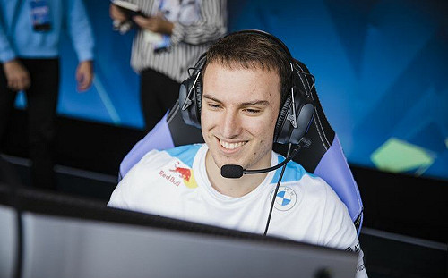 沒去世界賽照樣有話題！《英雄聯盟》歐洲選手「Perkz」求婚成功