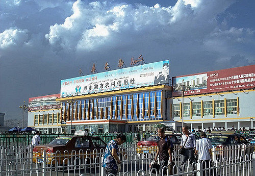 中國下令新疆車輛裝衛星定位 否則不准加油