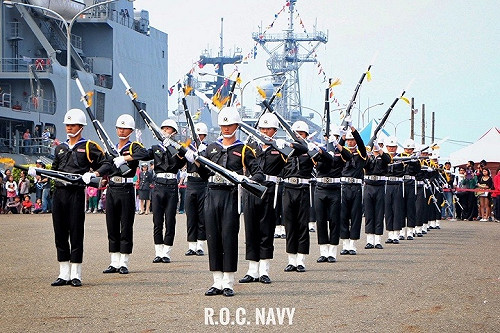 敦睦艦隊環島航訓 首站高雄新濱碼頭